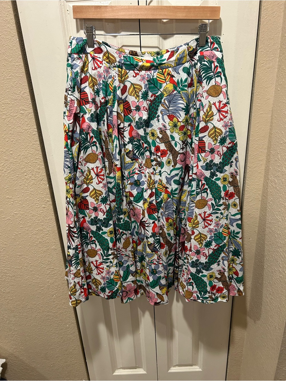 Boden Floral/Animal Novelty Print Cotton Pleated Skirt , size 10 - Picture 2 of 7